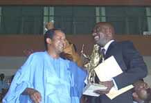 Zola Maseko (droite) et le lauréat 2003 mauritanien Abderhamane Sissako