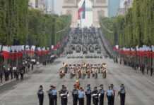 Défilé du 14 juillet, avenue des Champs-Elysées à Paris