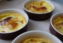 Flan doré  à la banane et à la noix de coco