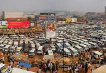 Vue aérienne de la gare centrale de minibus de Kampala