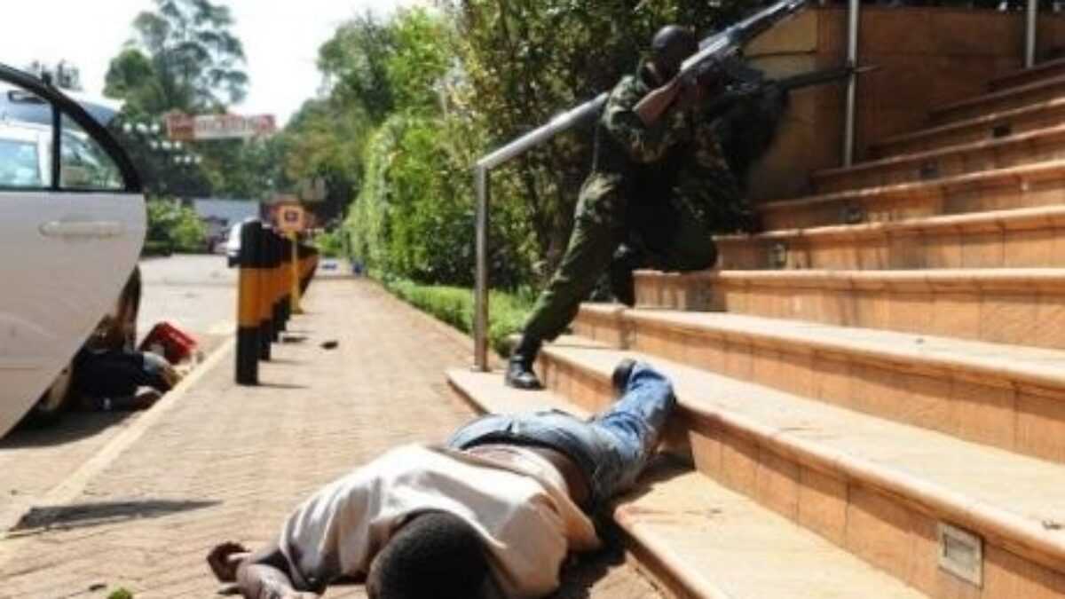  Kenya  Westgate une dame d pouille les cadavres des 