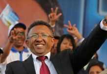 Madagascar: le président conteste sa destitution