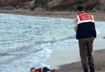 Maroc : ils font les morts sur une plage pour rendre hommage au petit syrien Aylan