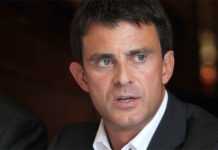 Depuis Dakar, Manuel Valls tacle Nicolas Sarkozy