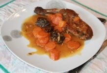 Tajine de canard aux carottes et aux pruneaux