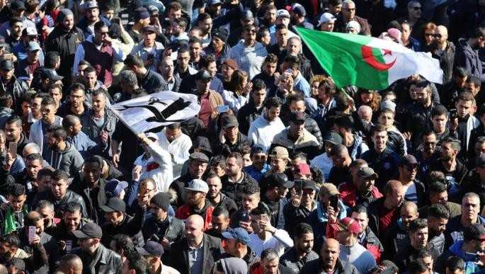 Algérie : une manifestation pro-Hirak violemment réprimée à Béjaïa