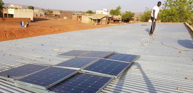 Ghana : le toit de Miniplastà Accra recevra une centrale solaire