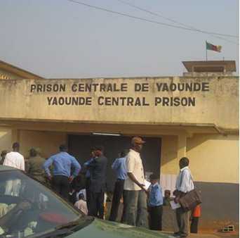 Cameroun : La Prison De Yaoundé En Feu Après Une Mutinerie, Celle De ...