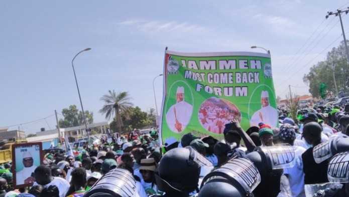 Gambie : des milliers de manifestants dans les rues pour demander le retour de Yahya Jammeh