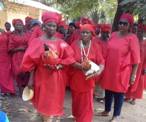 Guinée : rituel des femmes pour le départ d'Alpha Condé du pouvoir