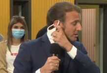 Ce masque qui a failli étouffer Emmanuel Macron (vidéo)