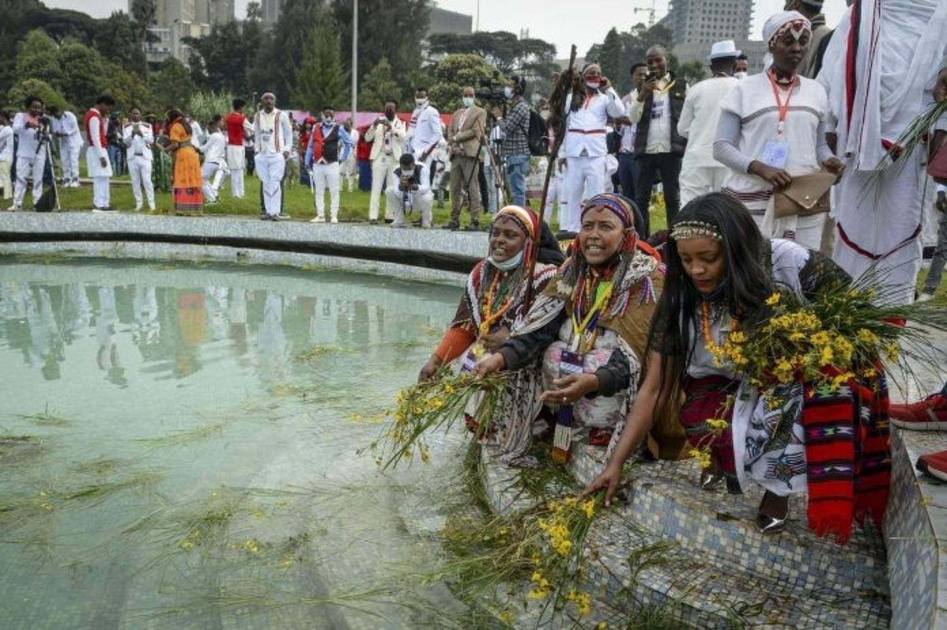 Éthiopie les Oromos fêtent Irreechaa et préparent les récoltes