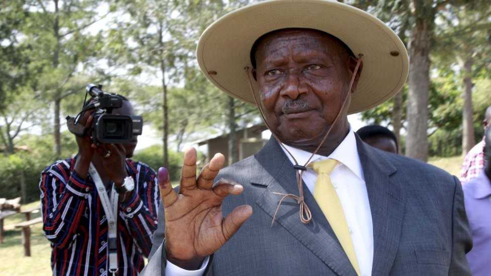 Museveni prévient les « perturbateurs » lors des élections