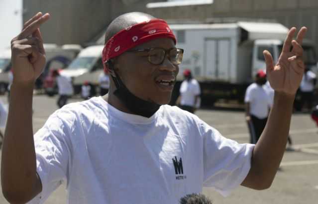 Afrique du Sud : Master KG offre une maison à un fan