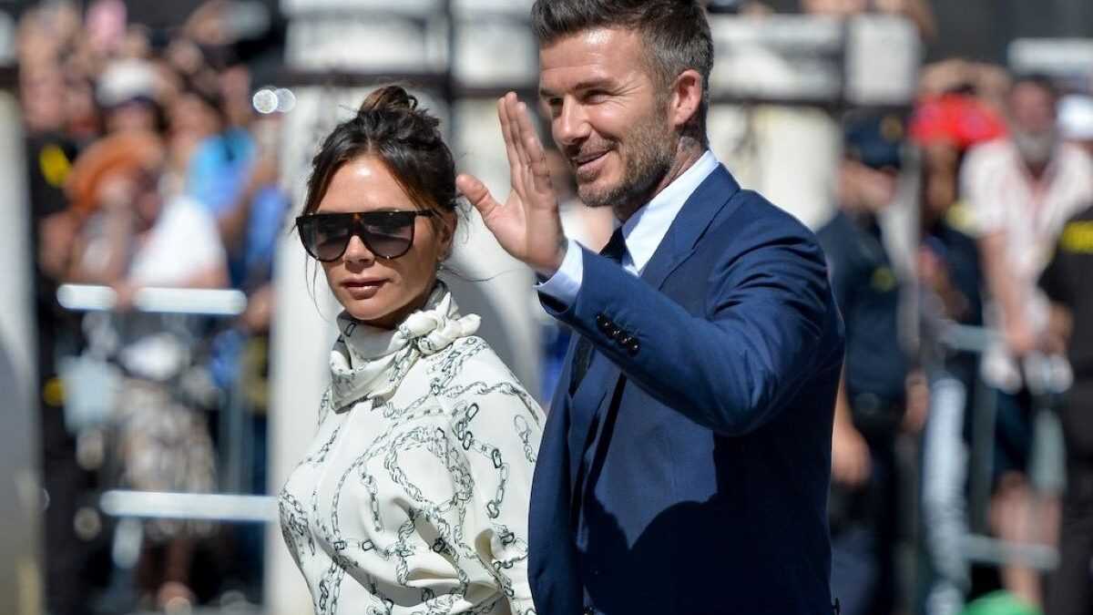 Photo : David Beckham et sa femme Victoria profitent d'une journée de  détente sur un bateau à Miami. Le 22 octobre 2022 - Purepeople