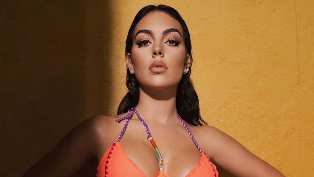 Georgina Rodriguez met encore le feu à la Toile en posant en bikini !