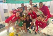 Cheb Khaled avec les joueurs algériens