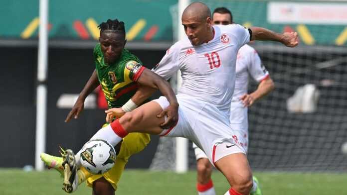 Duel pendant le match Tunisie-Mali