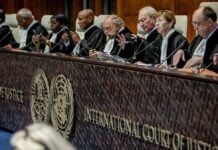 La délégation sud(africaine à la Cour internationale de justice