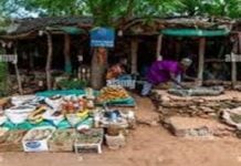 Marché au Cameroun à coté des tombes