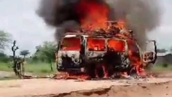 Minibus en flammes au Nord-Cameroun