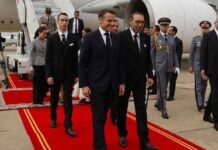 Emmanuel Macron et Mohammed VI suivis du Prince Mouley Hassan