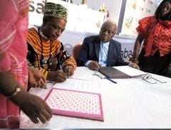 Signature d’un accord de collaboration entre le HCCE et le gouvernent camerounais