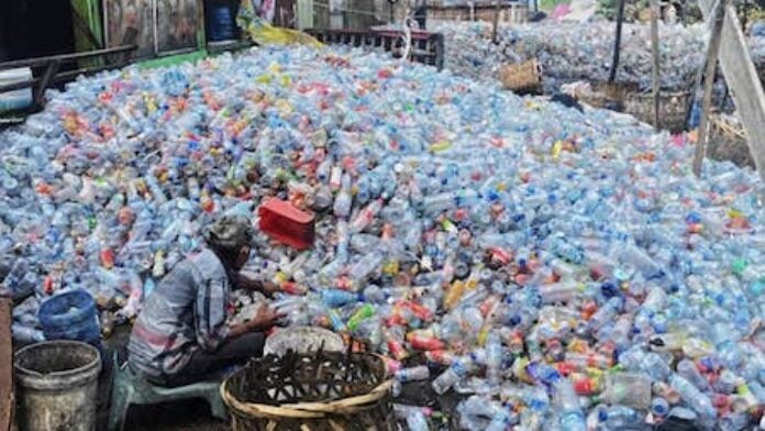 Les déchets plastiques, tragédie pour l'environnement à Lagos