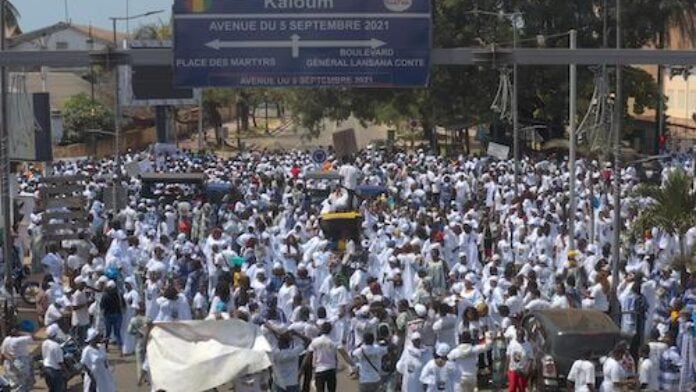 Mobilisation des artisans et commerçants de Conakry pour Doumbouya