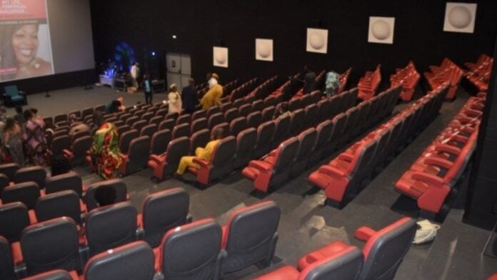 Une salle de cinéma au Cameroun