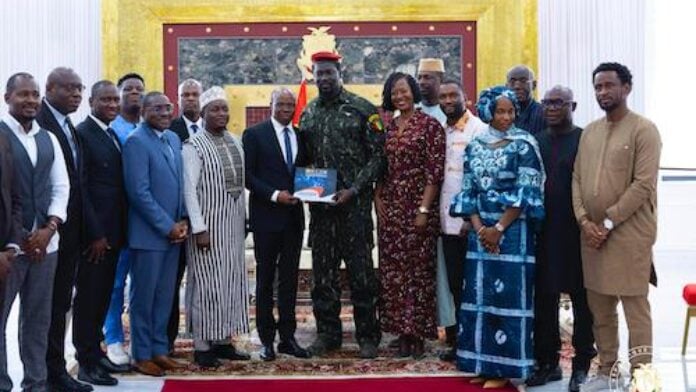 la délégation du FEMUA 17 à Conakry reçue par le Président Mamadi Doumbouya